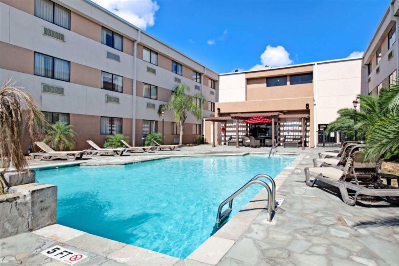 Hotel Ramada By Wyndham Houston Intercontinental Airport South Exterior foto