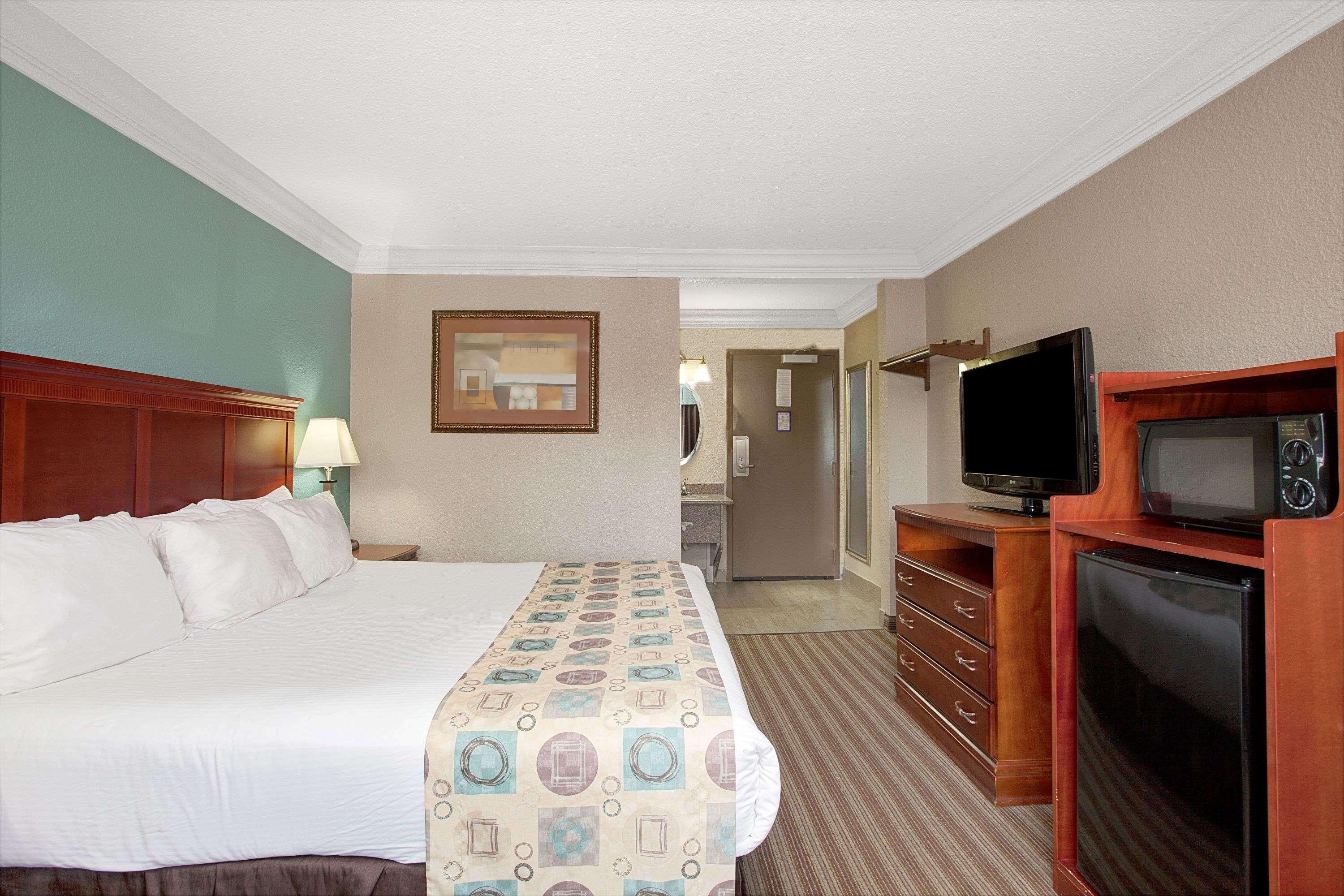 Hotel Ramada By Wyndham Houston Intercontinental Airport South Exterior foto