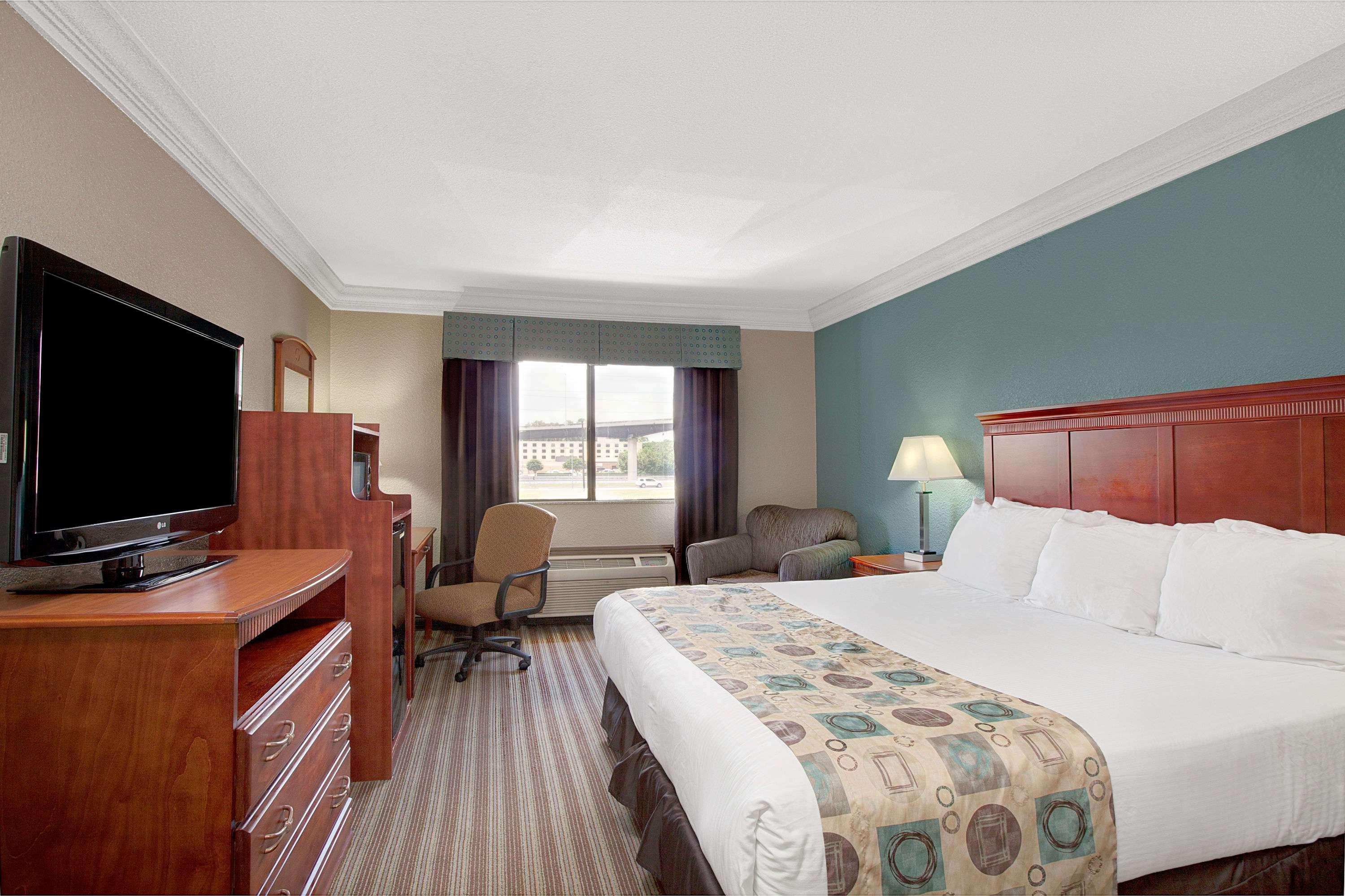Hotel Ramada By Wyndham Houston Intercontinental Airport South Exterior foto