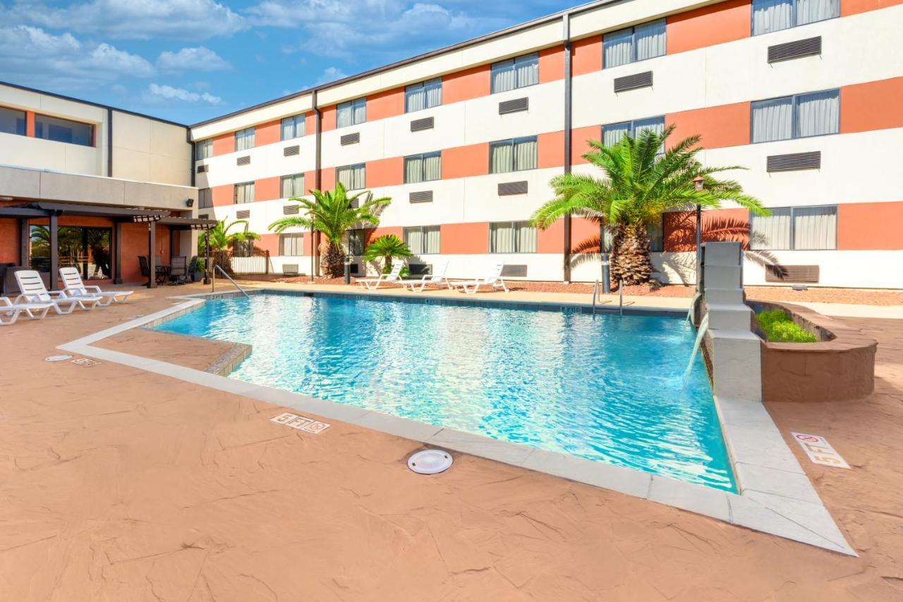 Hotel Ramada By Wyndham Houston Intercontinental Airport South Exterior foto